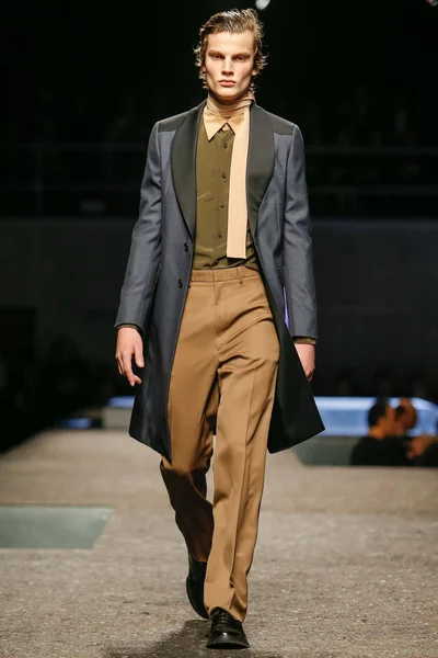 Look 48